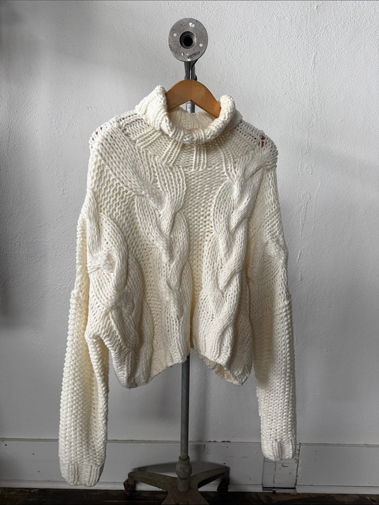POL Sweaters - POL Chunky Knit Cropped Sweater Size Large